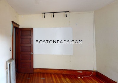 Somerville 4 Bed 1 Bath SOMERVILLE  Tufts - $4,800