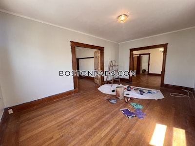 Somerville **Spacious 6-Bedroom Apartment available NOW on Westminster St in Somerville!!  Tufts - $5,400 50% Fee