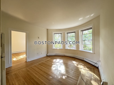 Brookline 1 Bed 1 Bath BROOKLINE- WASHINGTON SQUARE $2,450  Washington Square - $2,450 No Fee