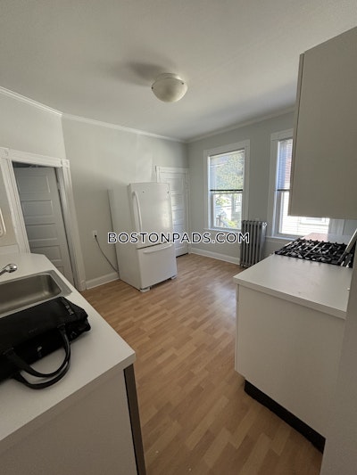 Somerville 3 Beds 1 Bath  West Somerville/ Teele Square - $3,700 No Fee