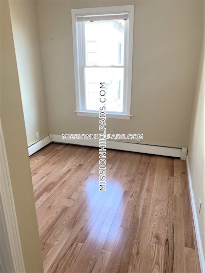 Mission Hill Really nice 3 Beds 1 Bath on Bickford Ave  Boston - $3,900